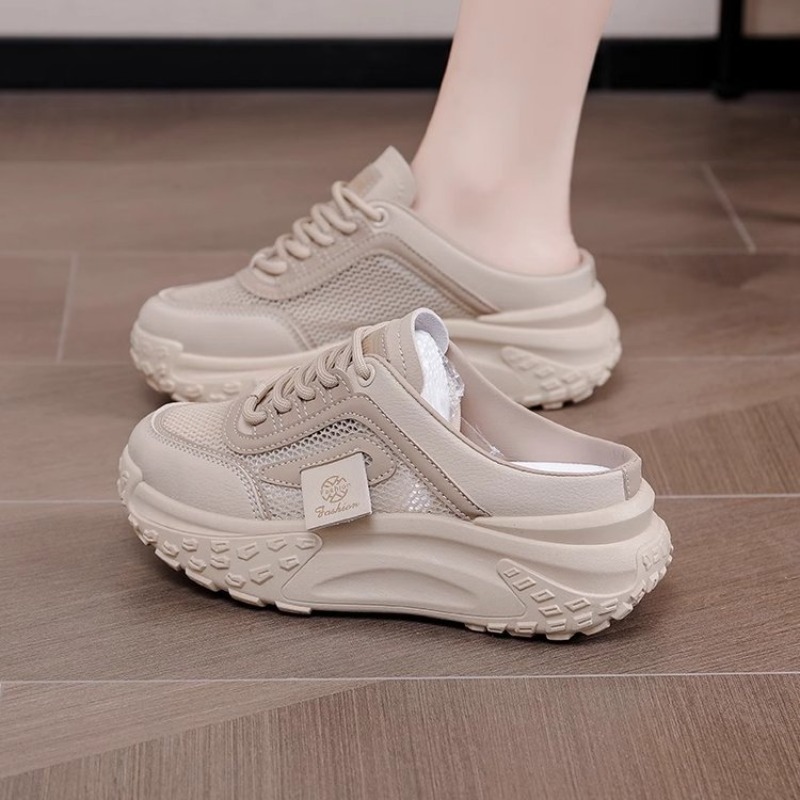 Yazlık Kadınlar İçin Sırtı Açı - Sneaker Career incelemesi ve fiyatı